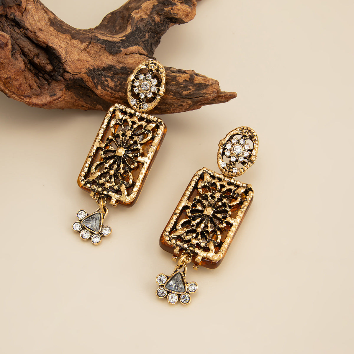 Vintage Floral Rhinestone Inlay Plated Alloy Earrings for Women