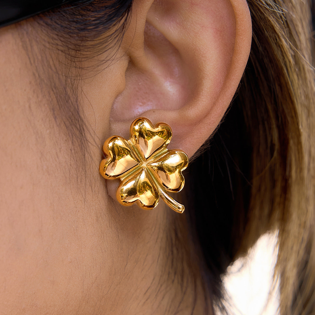 Elegant 18K Gold Plated Stainless Steel Geometric Four-Leaf Clover Stud Earrings for Women