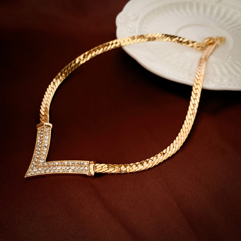 Vintage Geometric Pendant Necklace for Women Alloy Chain with Plated Finish Minimalist Retro Aesthetic