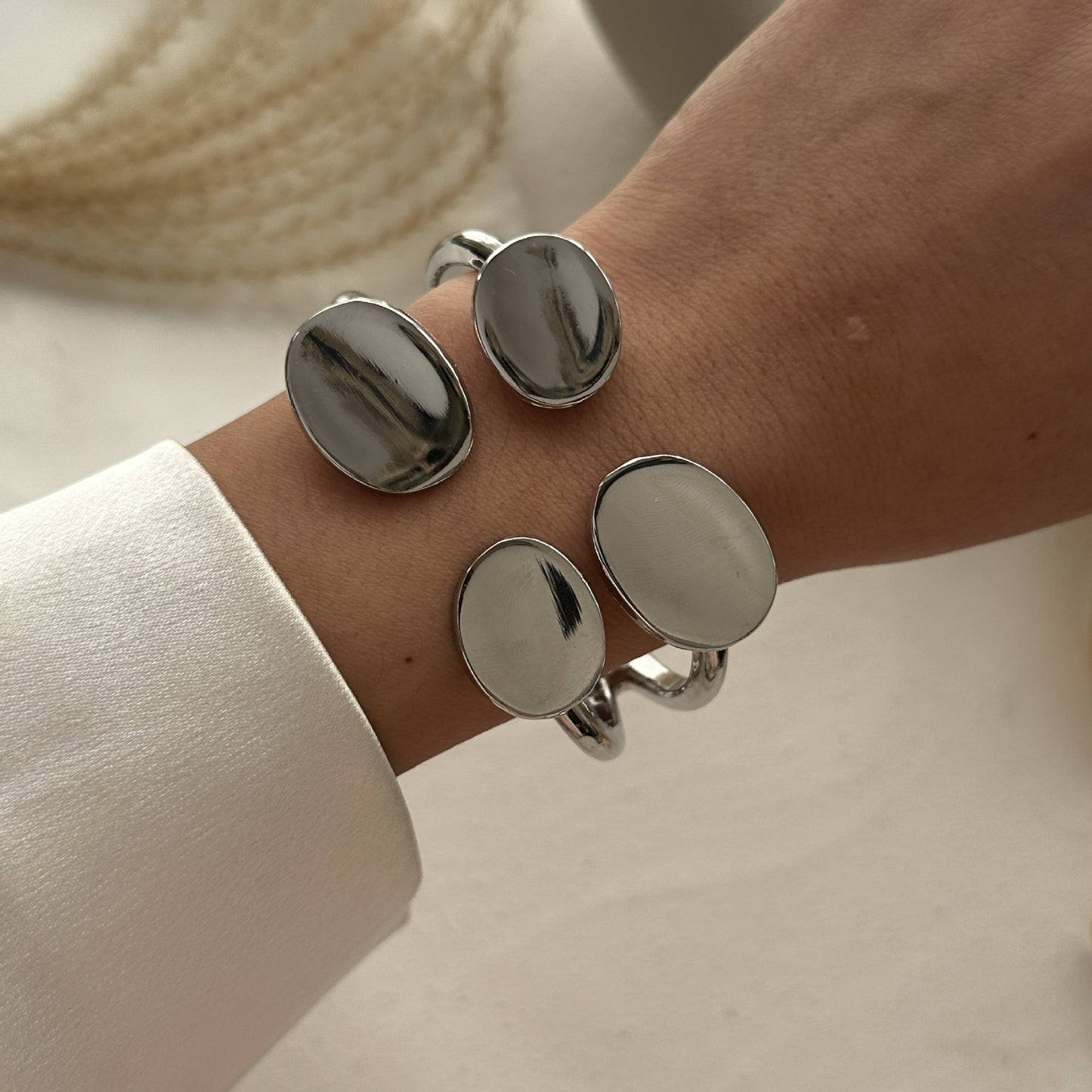 Bracciale aperto placcato in lega geometrica