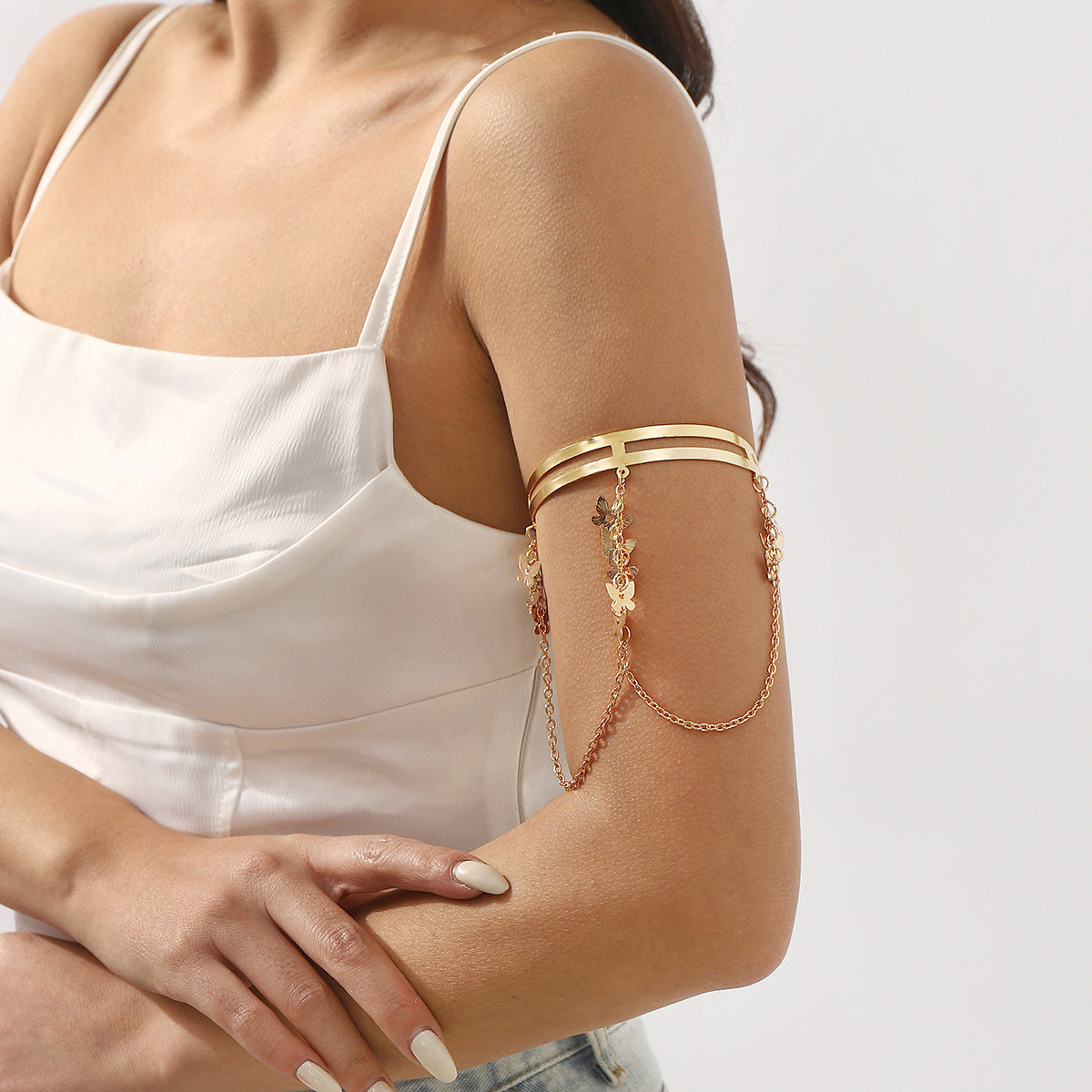 Bracciale a fascia in ferro a forma di farfalla vintage con inserti in conchiglia per vacanze al mare e servizi fotografici da donna