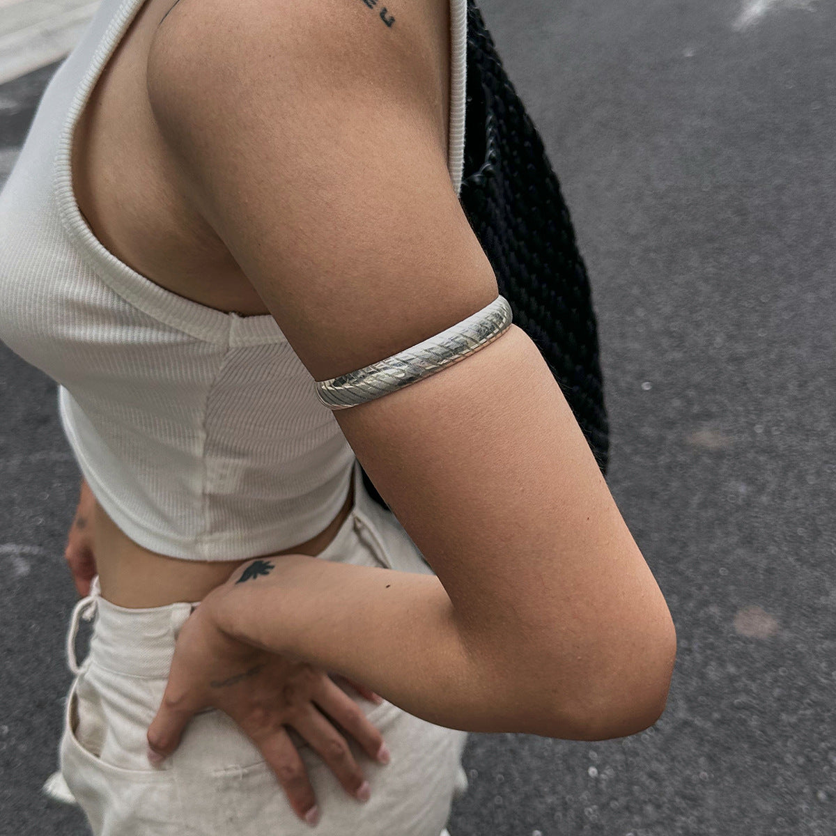 Pulsera geométrica irregular minimalista de aleación con acabado chapado para mujer