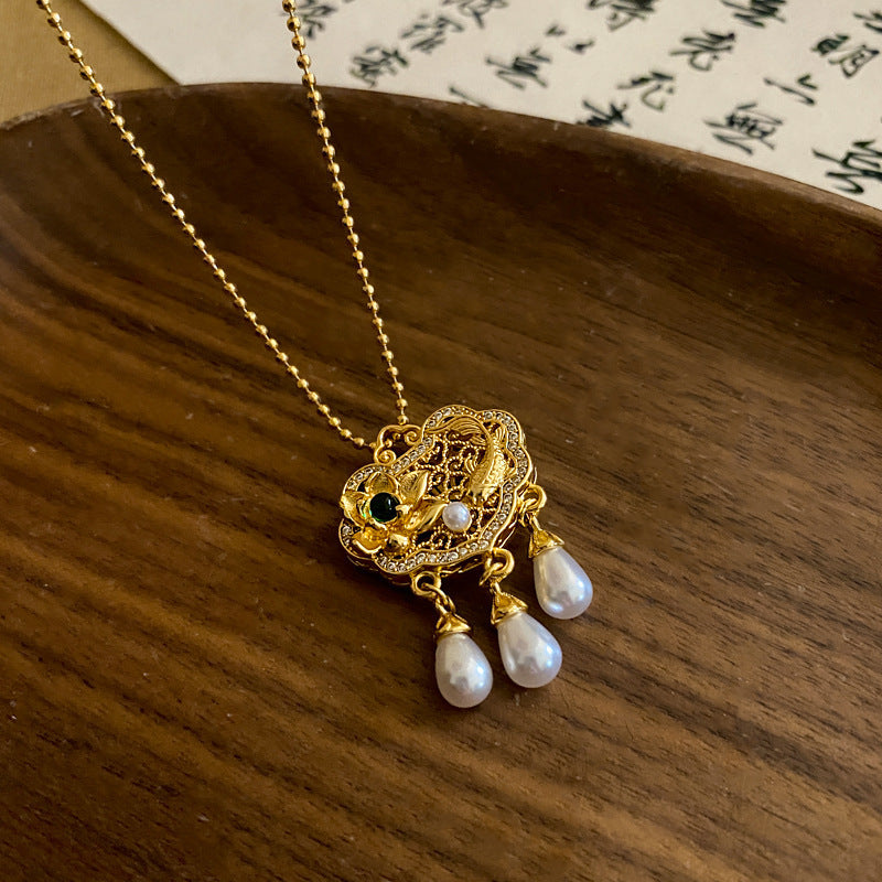 Nuevo Collar Colgante de Loto y Abanico Estilo Chino en Aleación con Baño de Oro, Diseño Geométrico, Elegante Cadena de Clavícula para Mujer