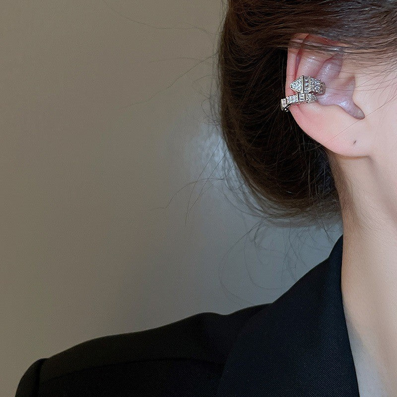 Sparkling Zircon Butterfly Ear Cuffs for Women Minimalist Elegant Ear Bone Clips with Simulated Pearl Accents