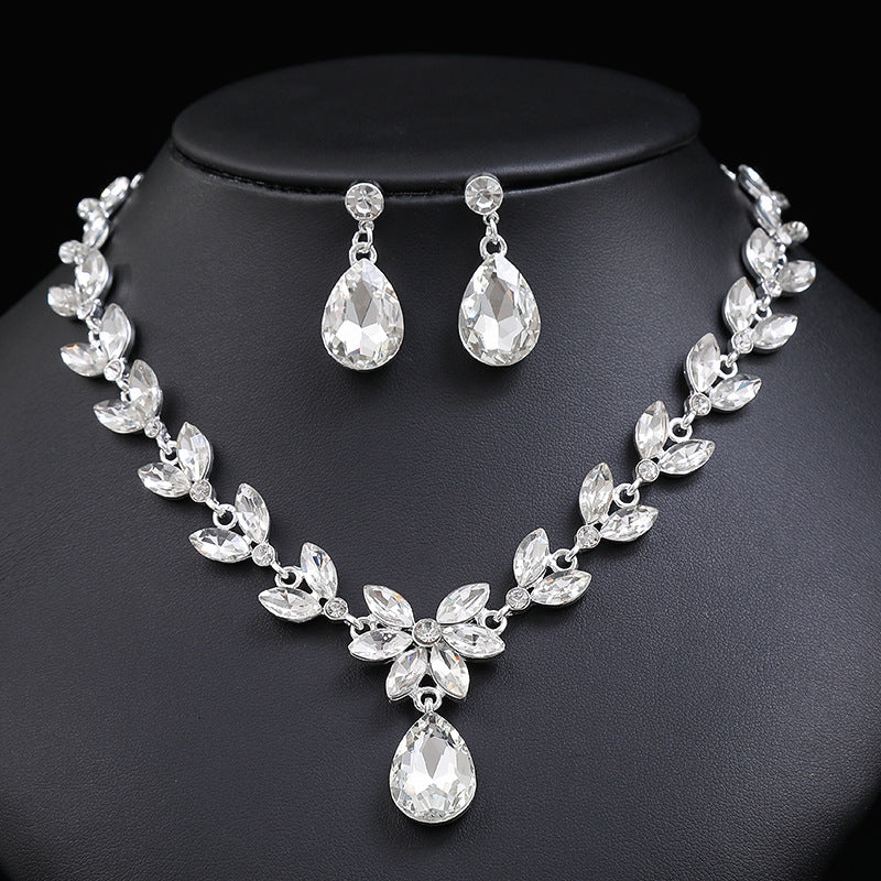 Chic Minimalist Leaf-Shaped Alloy Necklace Set with Rhinestone Inlay for Women, Plated Finish, Elegant Evening and Formal Occasion Jewelry