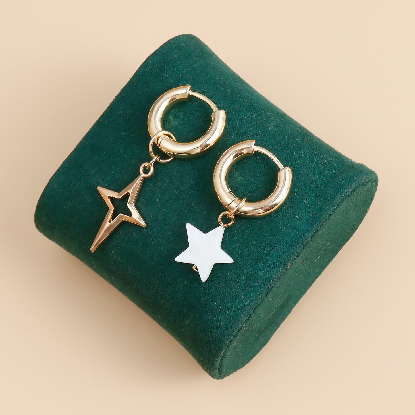 Pendientes de metal electrochapado asimétricos en forma de estrella con incrustaciones de nácar para mujer, joyería geométrica de moda para las orejas