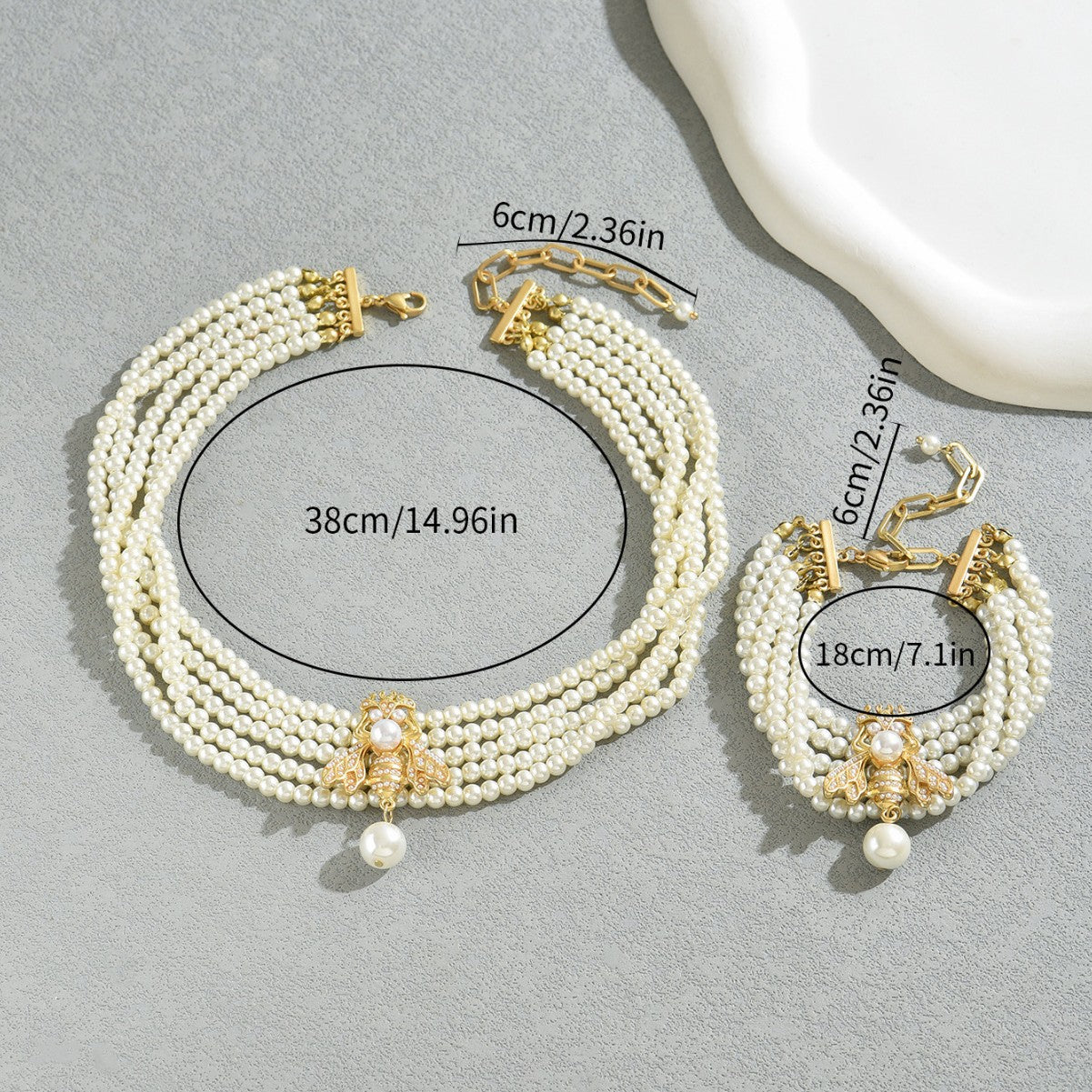 Juego de collar y pulsera de aleación con colgante de abeja a la moda, incrustaciones de perlas en capas y cadena de cuentas redondas para mujer