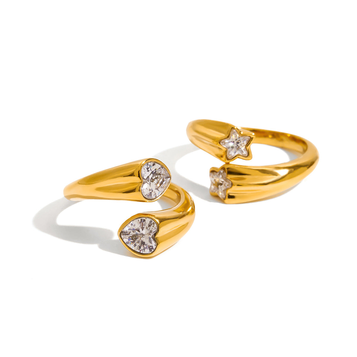 Anillo de acero inoxidable chapado en titanio con estrella geométrica para mujer con estética minimalista de lujo