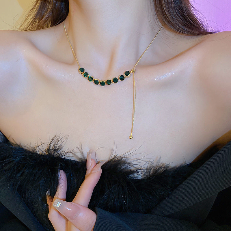 Elegant Floral Abalone-Inspired Pendant Necklace for Women in Alloy with Plated Finish, Delicate Clavicle Chain for Everyday Wear