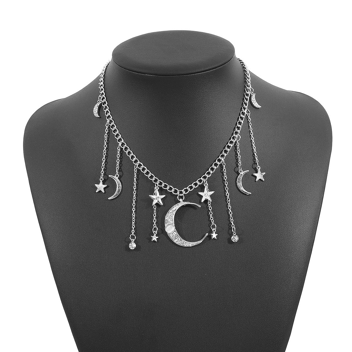 Collar con colgante de estrella y luna creciente dulce y atrevido para mujer con incrustaciones de diamantes de imitación y acabado galvanizado en cadena ondulada