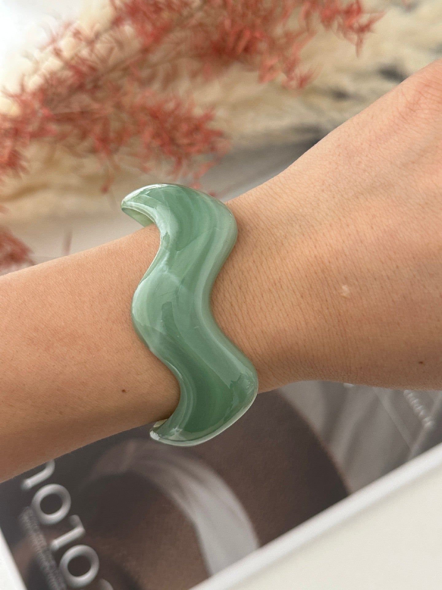 Pulsera de acrílico pulido geométrico para mujer