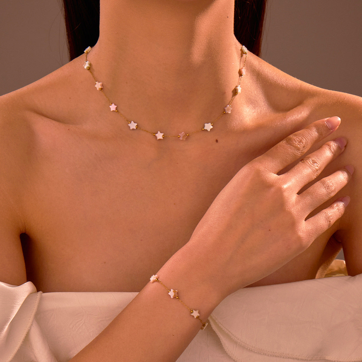 Collana con ciondolo a stella geometrica di tendenza in abalone, in acciaio inossidabile con finitura placcata, da donna