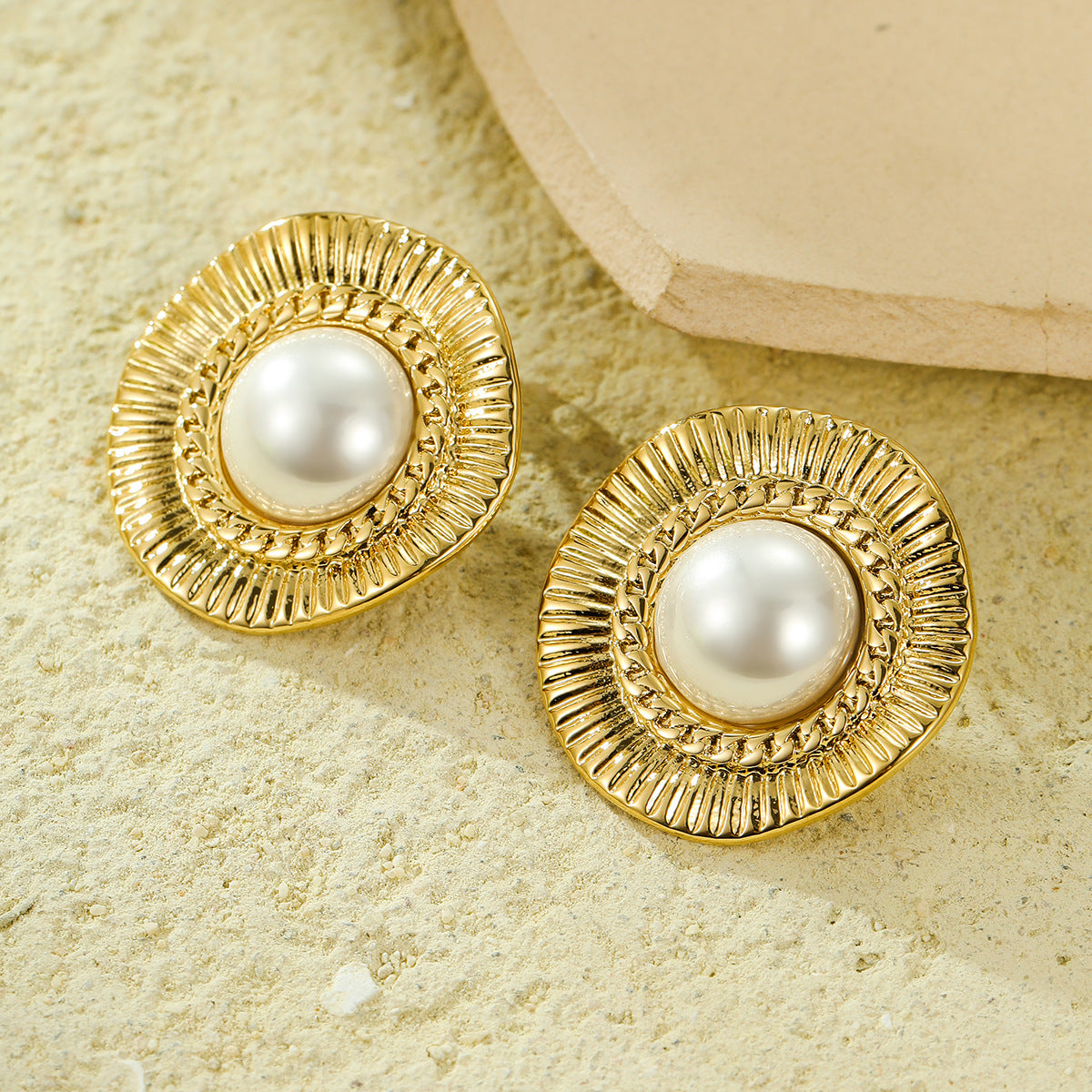 Vintage French Style Round Ruffled Pearl Stud Earrings for Women Made of Stainless Steel with Plating Finish
