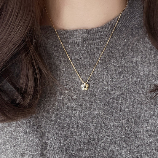 Collar con colgante minimalista floral natural para mujer de plata de ley 925 con delicada forma de flor
