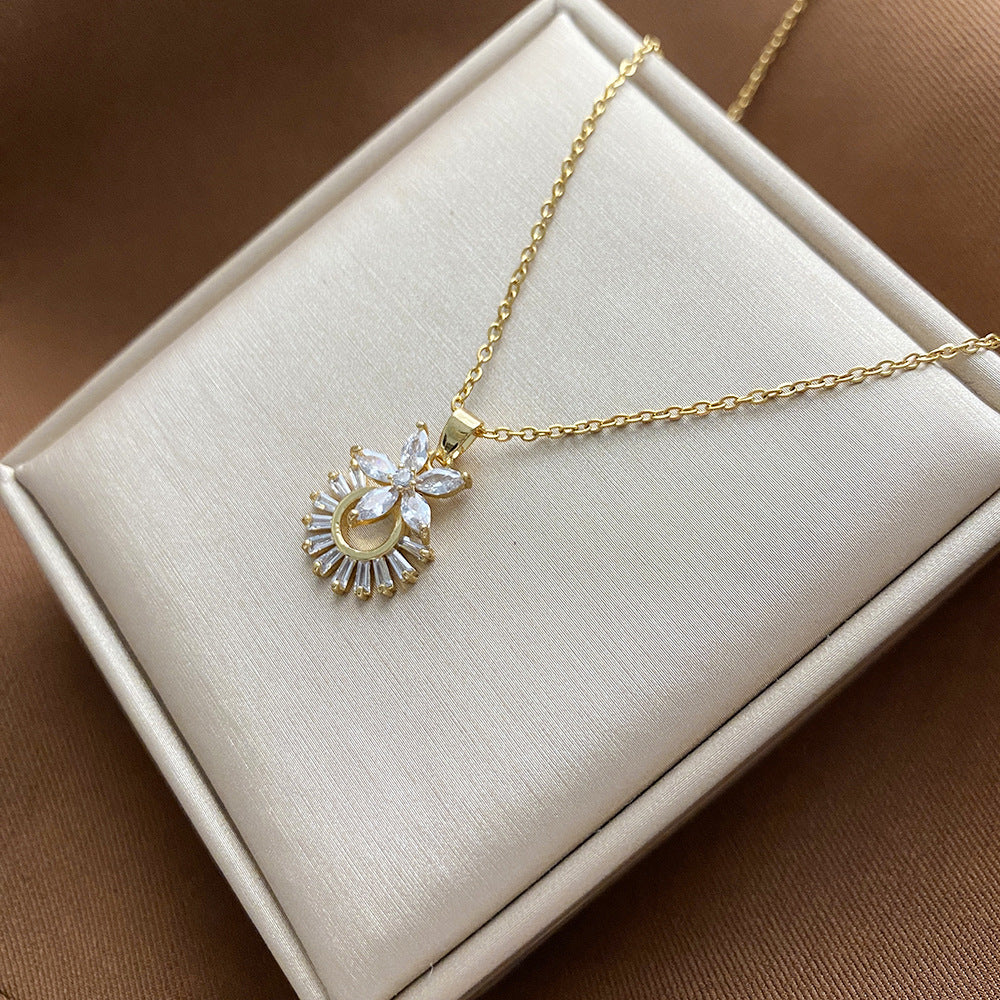 Collana con Ciondolo Floreale Minimalista per Donne e Uomini in Acciaio al Titanio con Catena a Serpente, Finitura Galvanizzata e Design Irregolare