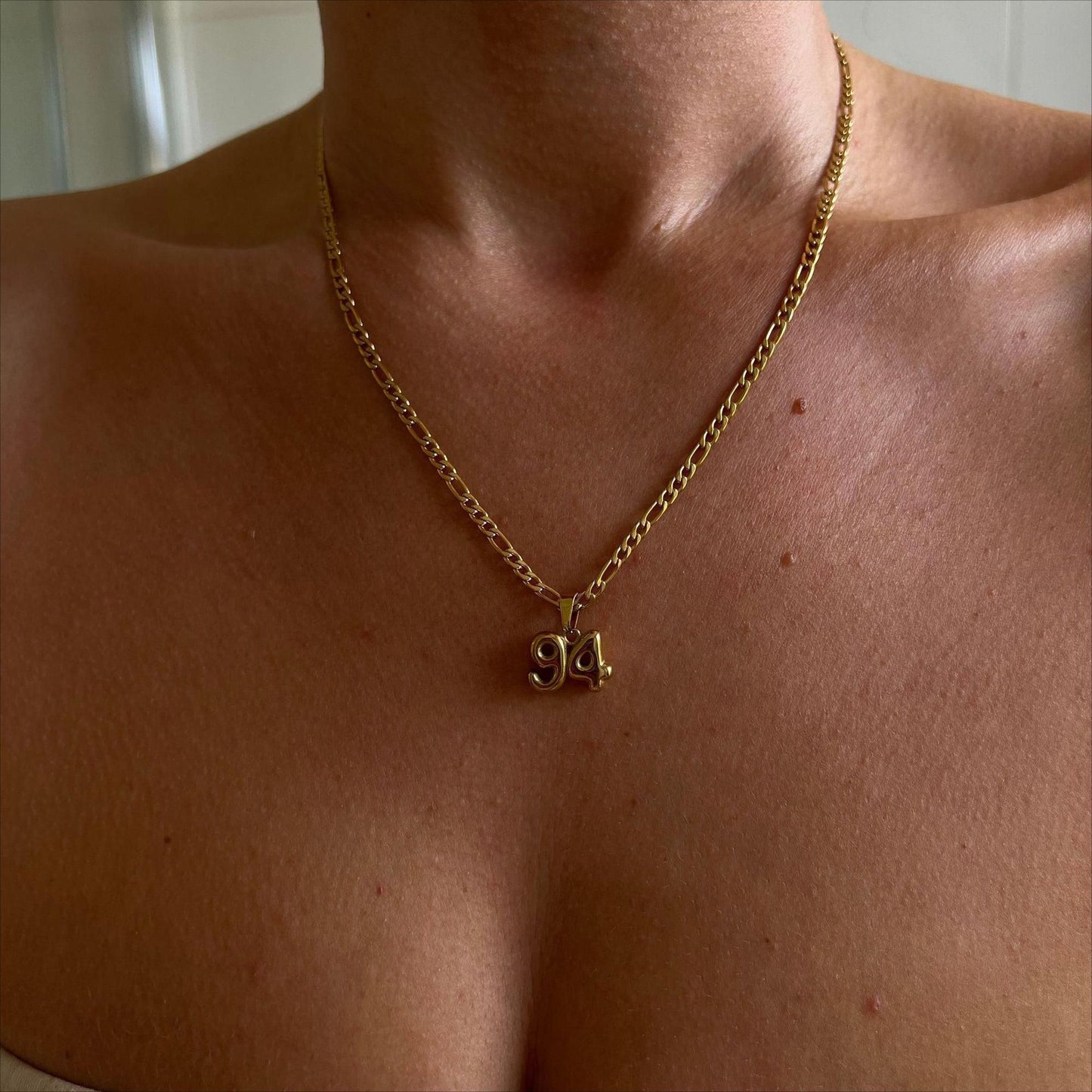 Luxury Business Plated Brass Number Letter Pendant Necklace Rope Figaro Chain Charm Bar for Women