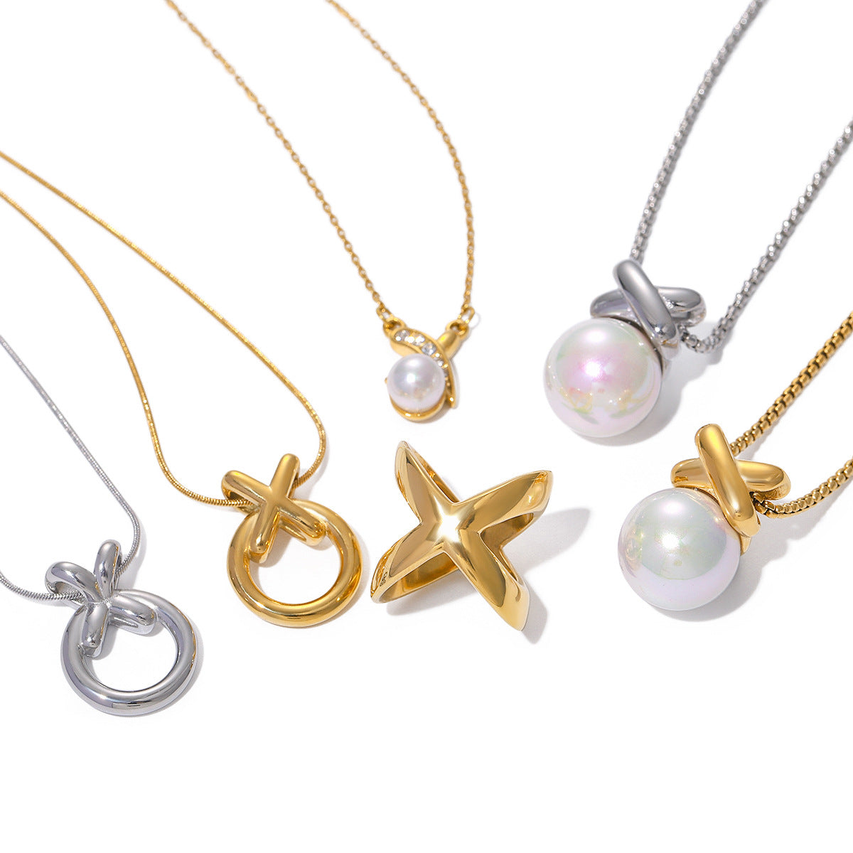 Collana con ciondolo a croce, perla e motivo "XO" placcata in oro 18K su acciaio inossidabile, catena a serpente, alla moda