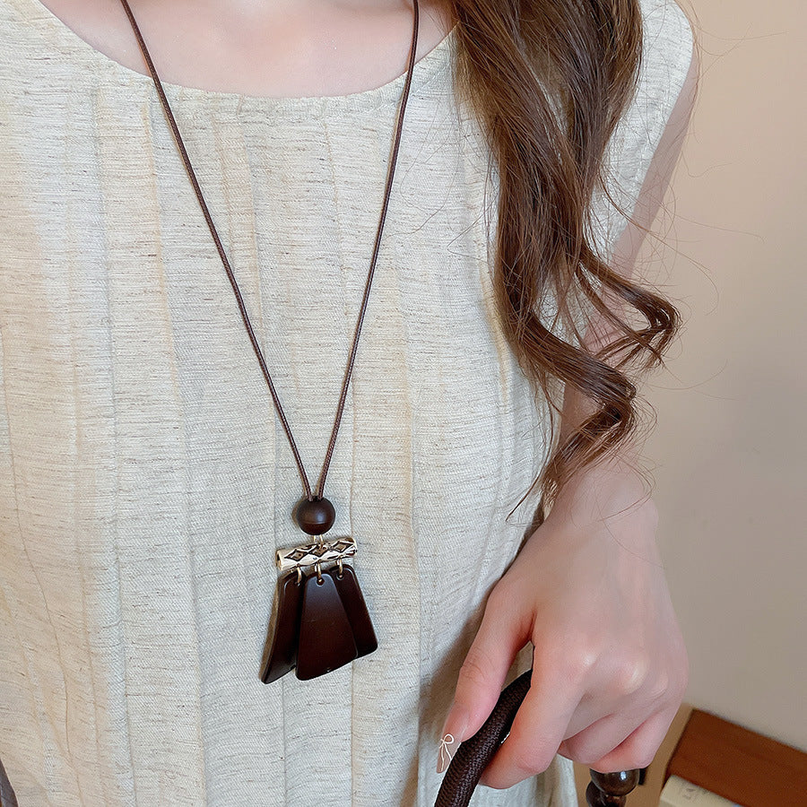 Collana con ciondolo geometrico in acrilico stile retrò da donna con charm in lega, fatta a mano, catena a strati alla moda minimalista