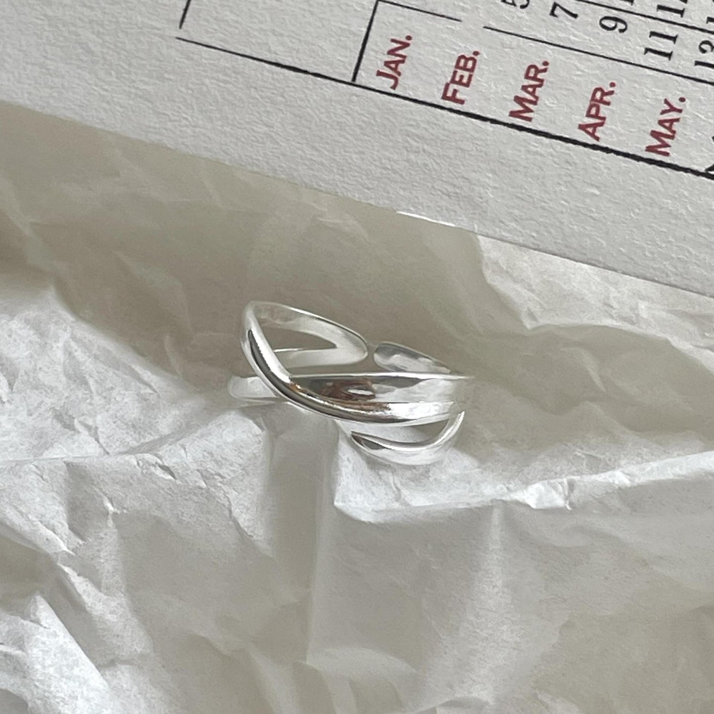 Anello da donna minimalista placcato in argento sterling 925 con linea incrociata geometrica