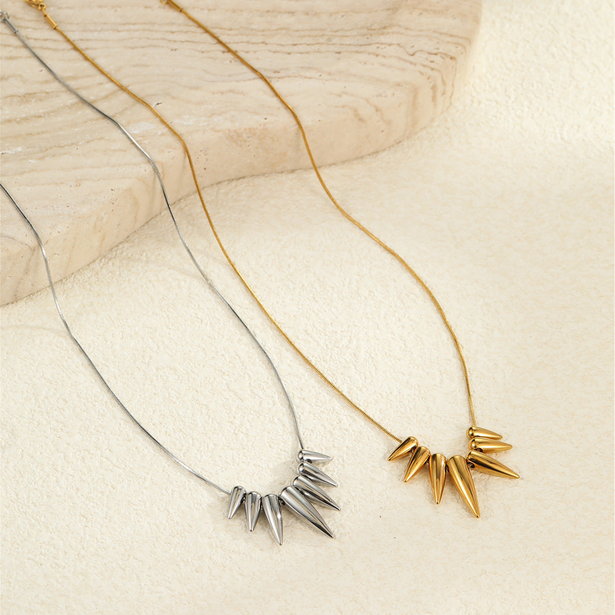 Collana da Donna Punk Geometrica a Proiettile in Acciaio Inossidabile con Finitura Placcata