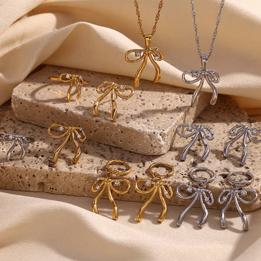 Fashionable Bowknot-Shaped Stainless Steel Plated 18K Gold Necklace with Rhinestone Accents for Women