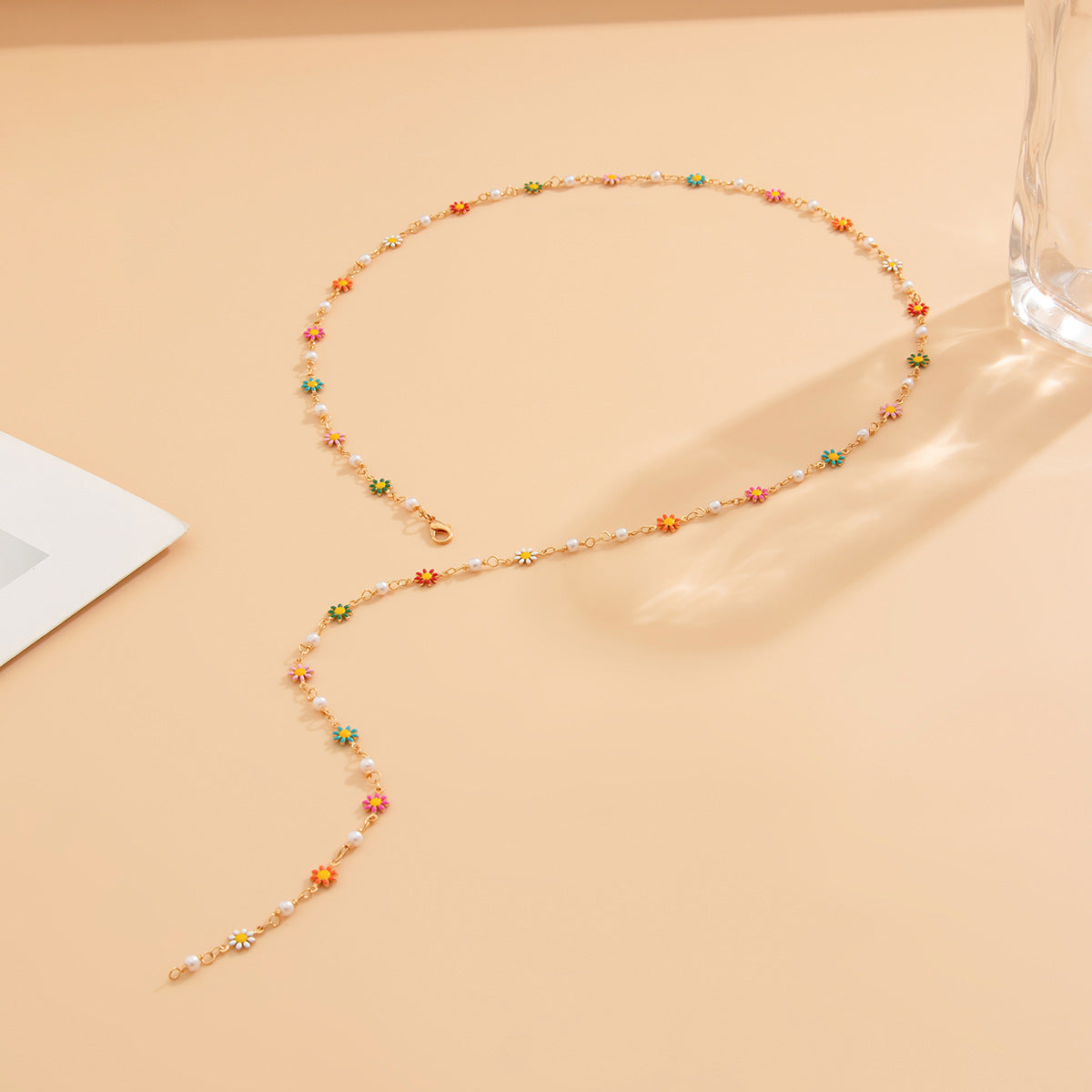 Collana Lunga Stratificata con Fiori Minimalisti Placcata Rame con Dettagli in Cristallo e Nappa per Donna