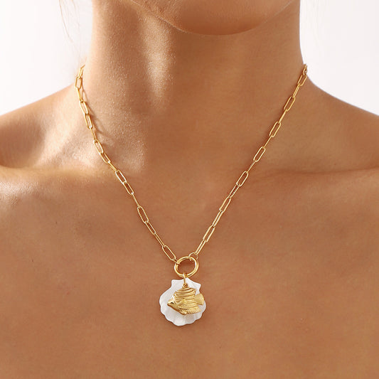 Collar con colgante minimalista de estrella de mar, tortuga, delfín y abulón con temática oceánica en acero inoxidable con acabado de chapado para mujer