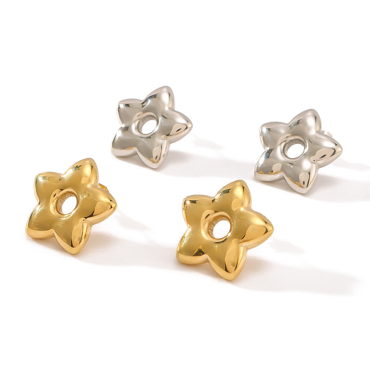 Orecchini minimalisti a stella geometrica in acciaio inossidabile con design a traforo e placcatura sottovuoto in oro 18K da donna
