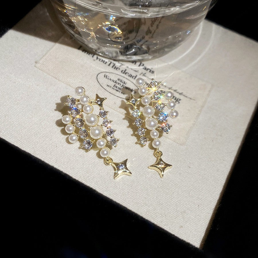 Orecchini da donna vintage eleganti a forma di stella geometrica con perle simulate e zirconi, perni in acciaio placcato