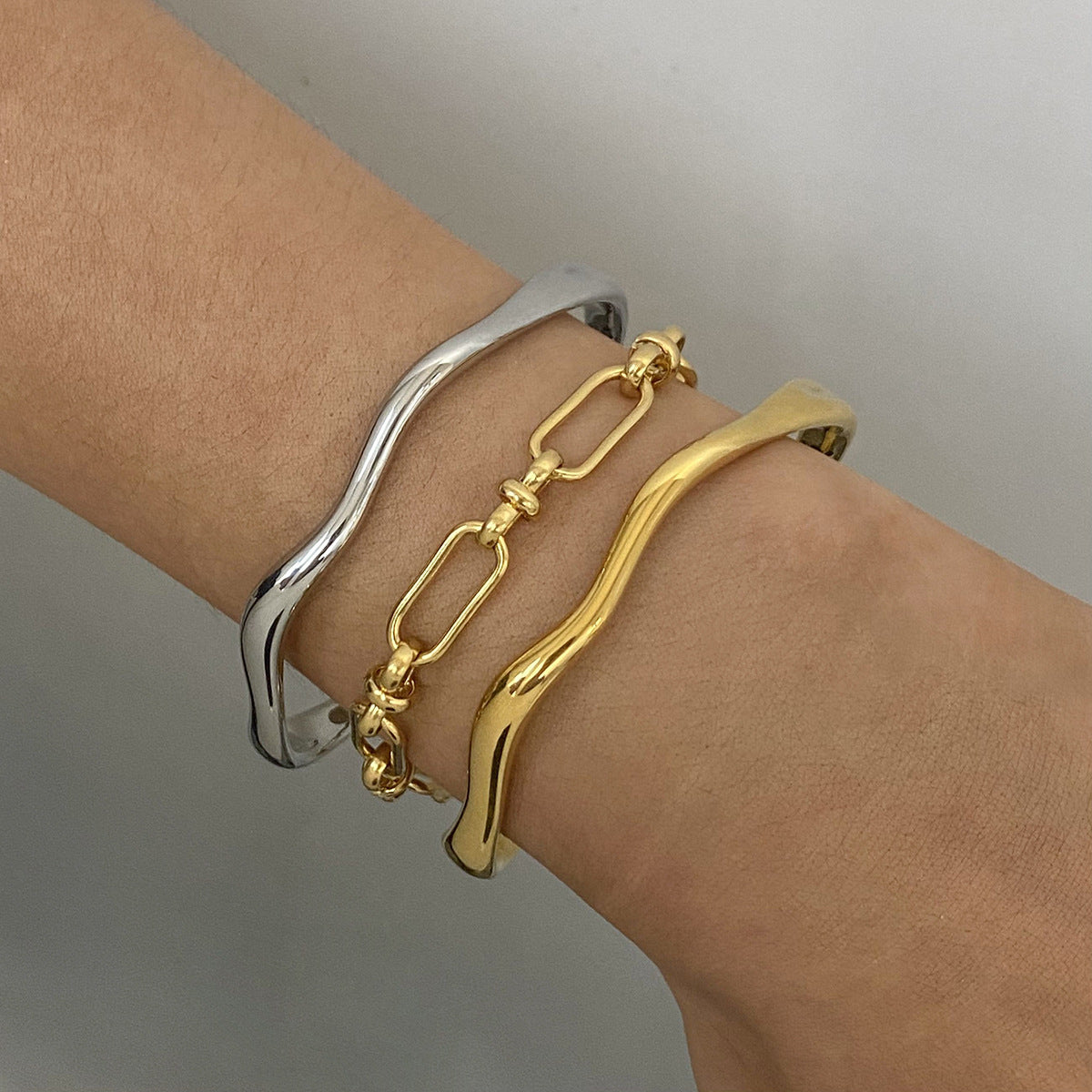 Pulsera Abierta Redonda Geométrica Minimalista Clásica de Acero Inoxidable con Baño de Oro de 18K, Joyería de Moda para Mujer