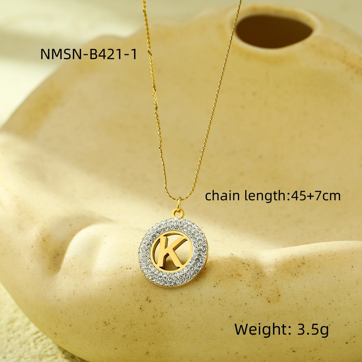 Collar con colgante de letra redonda hueca de acero inoxidable minimalista y moderno con incrustaciones de circonita para mujer