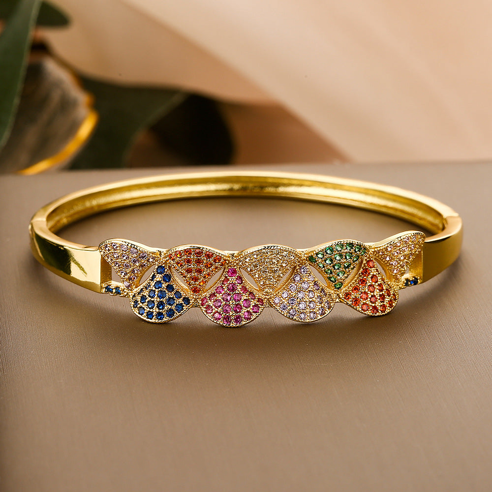 Bracciale in Rame Stile Vintage dalla Forma Irregolare, Placcato Oro Vero e con Intarsi di Zirconi Colorati, da Donna