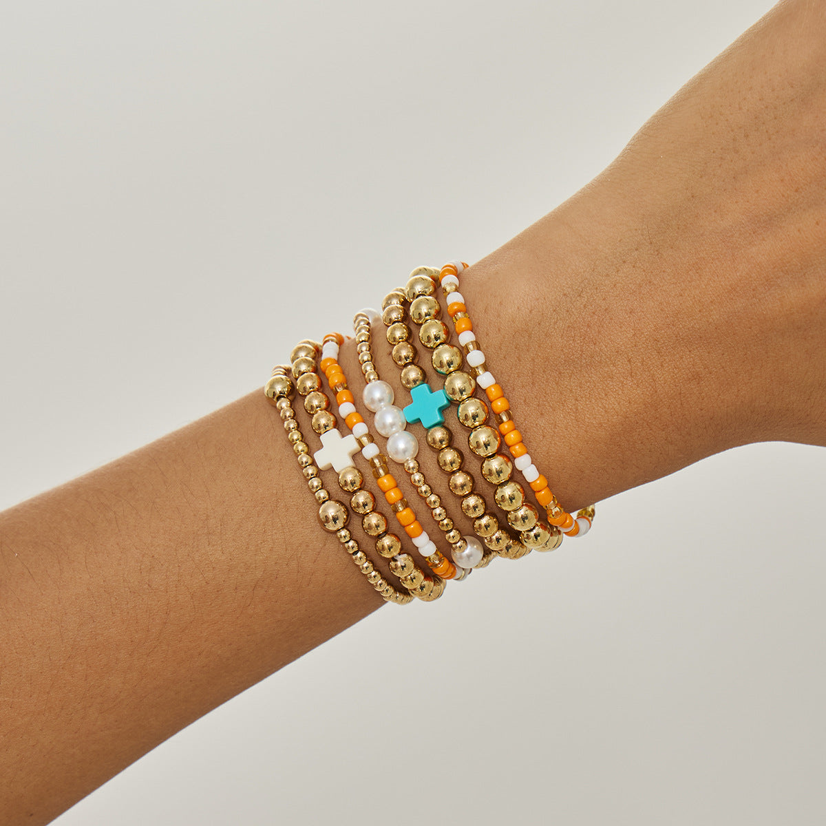 Bracciale da donna elastico in perline Bohemien con stella e croce, impreziosito da perle sintetiche e design irregolare