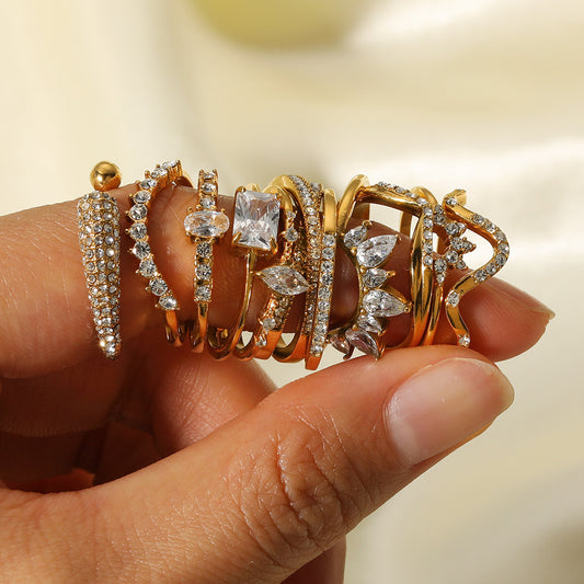 Anillo de Acero Inoxidable con Diseño Geométrico Minimalista Inspirado en Francia, Forma de Corona, Incrustaciones de Zirconia y Baño de Oro al Vacío de 18K para Mujer