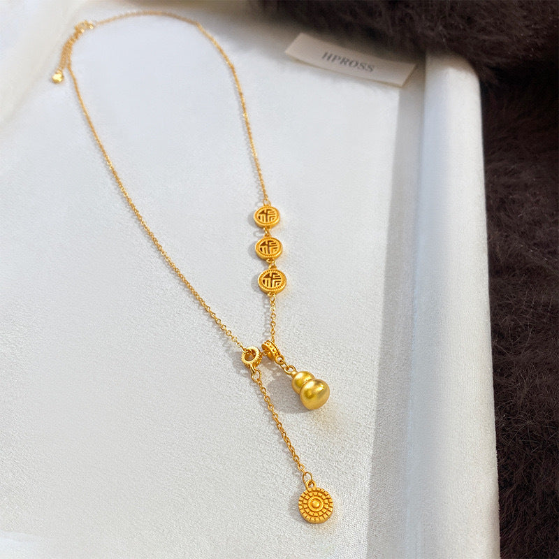 Cartoon Style Gourd-Shaped Alloy Pendant Necklace with Imitation Pearl Chain for Women and Men, Fresh and Sweet Fashion Accessory