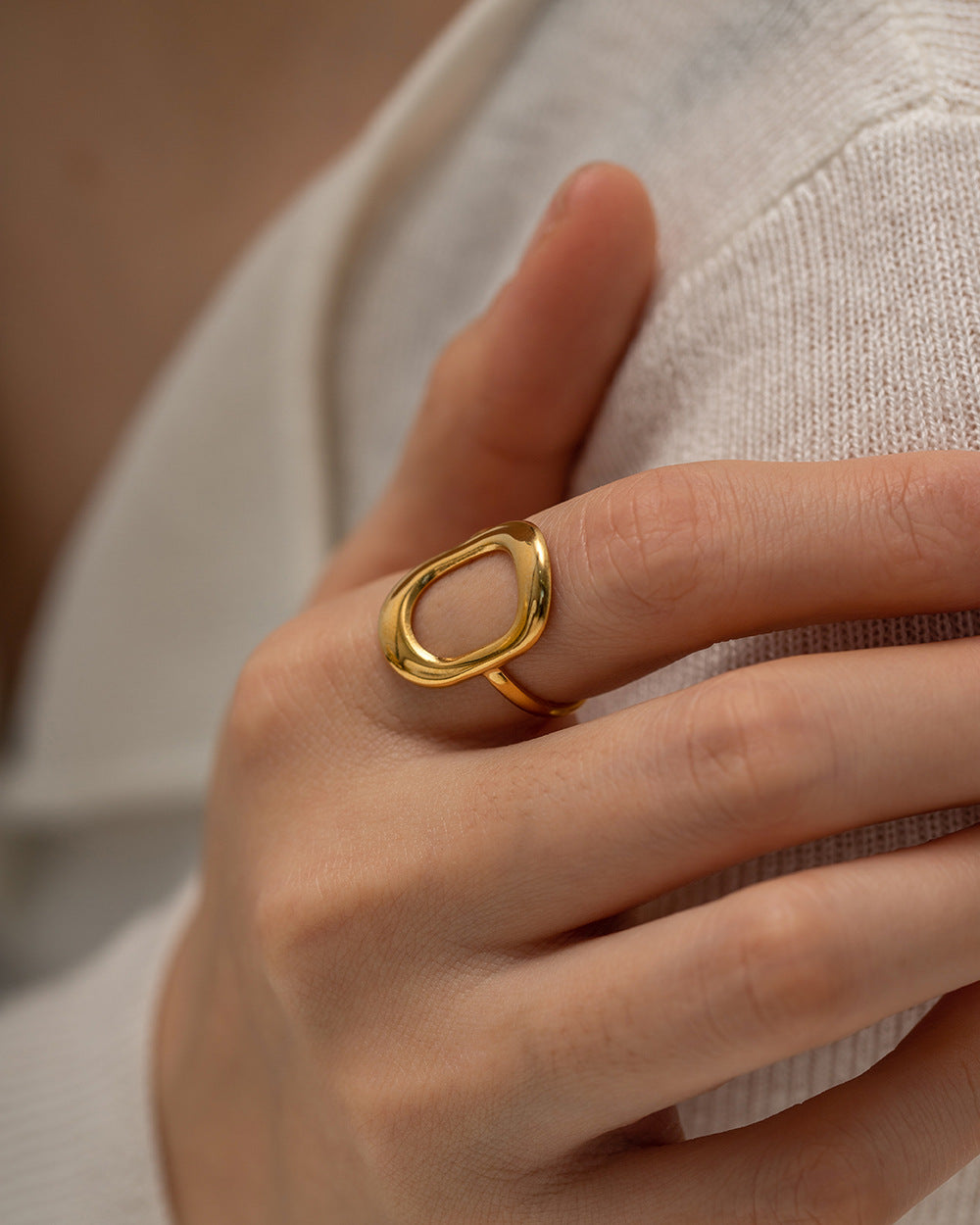 Anello geometrico rettangolare cavo in acciaio inossidabile con placcatura in oro 18 carati per gioielli di moda da donna