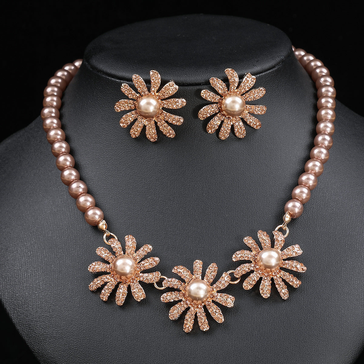 Vintage Floral Pearl Necklace and Earrings Set with Alloy Pendant and Plated Finish for Women