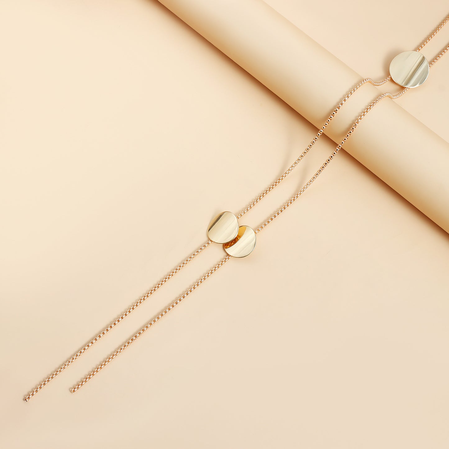 Collar con Colgante de Círculo Geométrico Minimalista de Aleación con Acabado Pulido y Longitud Ajustable para Mujer