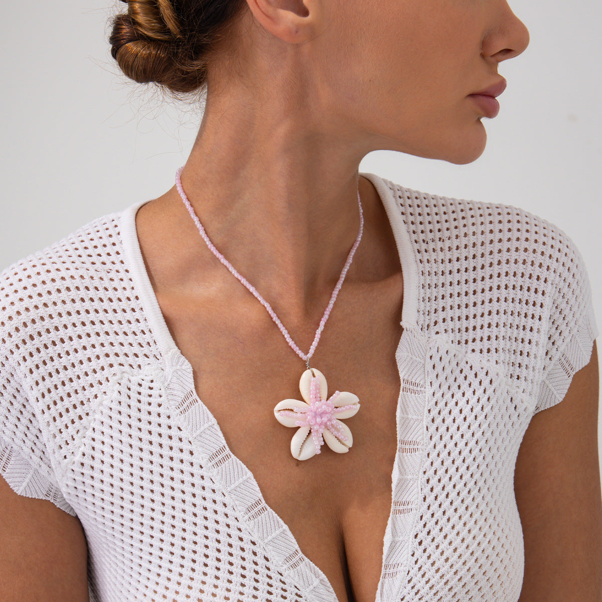 Collar de concha y flores bohemio para mujer con detalles artesanales, temática de playa natural, cadena a la clavícula
