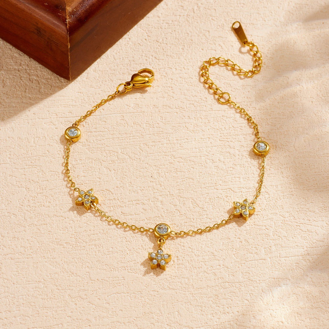 Minimalist Gold Plated Stainless Steel Star Rhinestone Pendant Bracelet for Women