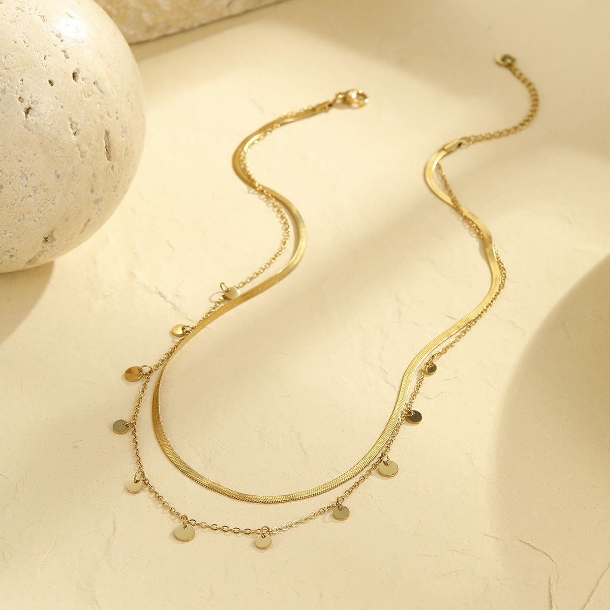Collana da donna in acciaio inossidabile placcato oro 18 carati con nappe geometriche e vuote