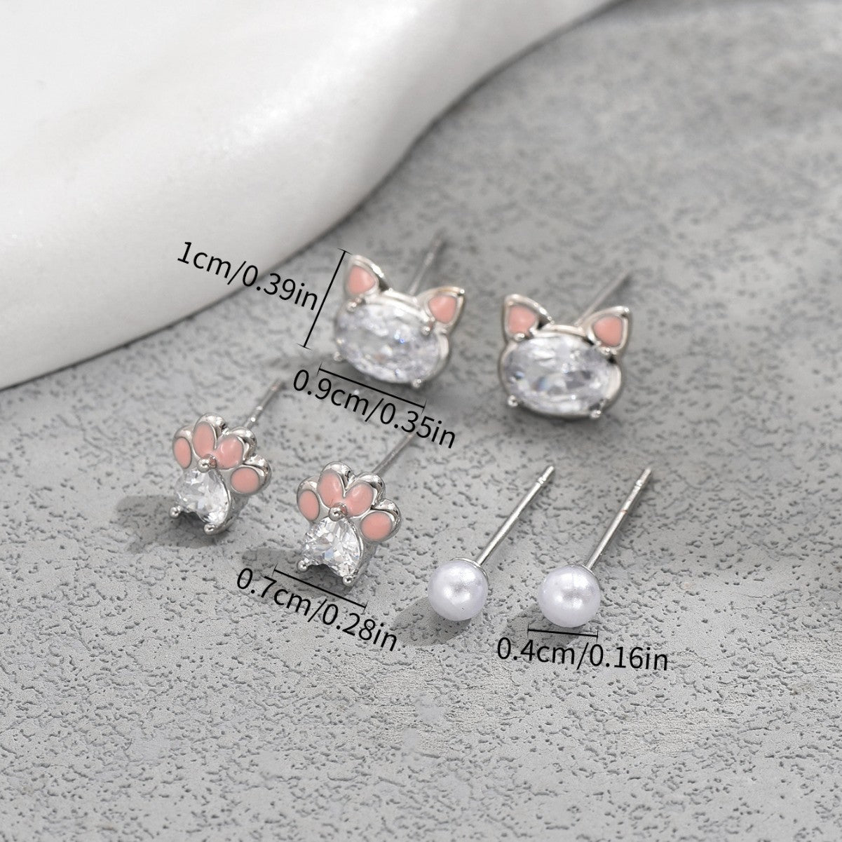 Orecchini con zirconi a forma di gatto, set da donna in rame con perni in acciaio inossidabile, design animale minimalista