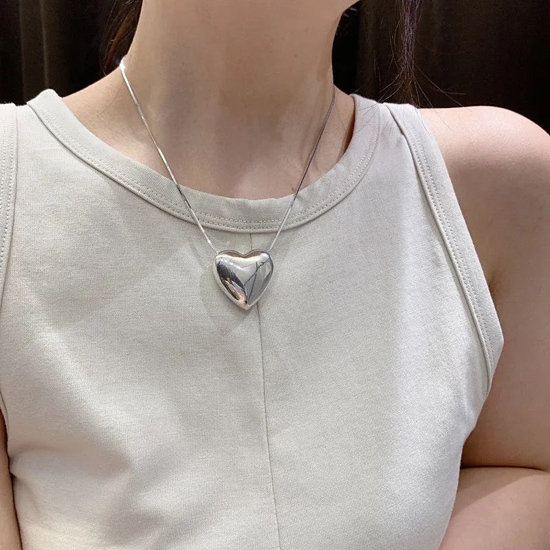 Collana Minimalista in Acciaio al Titanio a Forma di Cuore da Donna con Catena a Serpente e Pendente in Lega