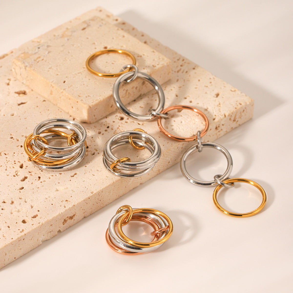 Set di Anelli Impilabili da Donna Geometrici Minimalisti in Acciaio Inox con Finitura Placcata