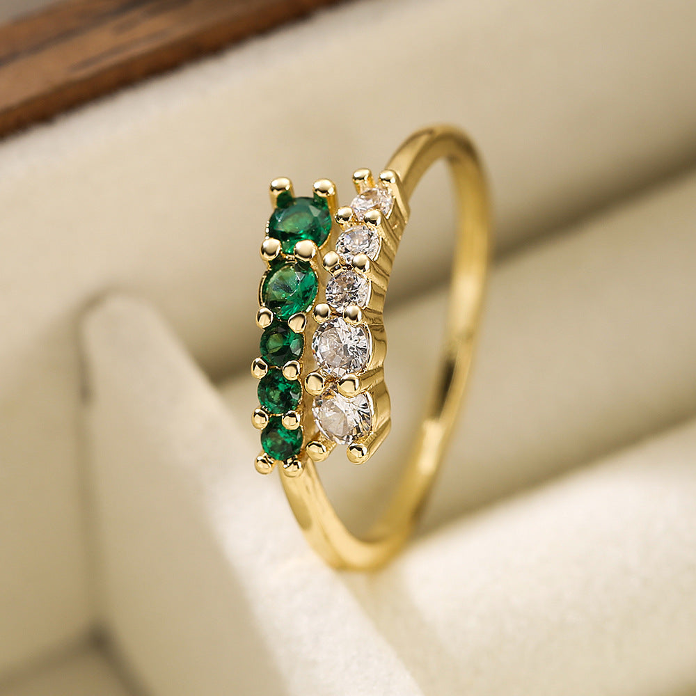 Elegante anello da donna in rame con zirconi e pavé, gioiello minimalista di tendenza