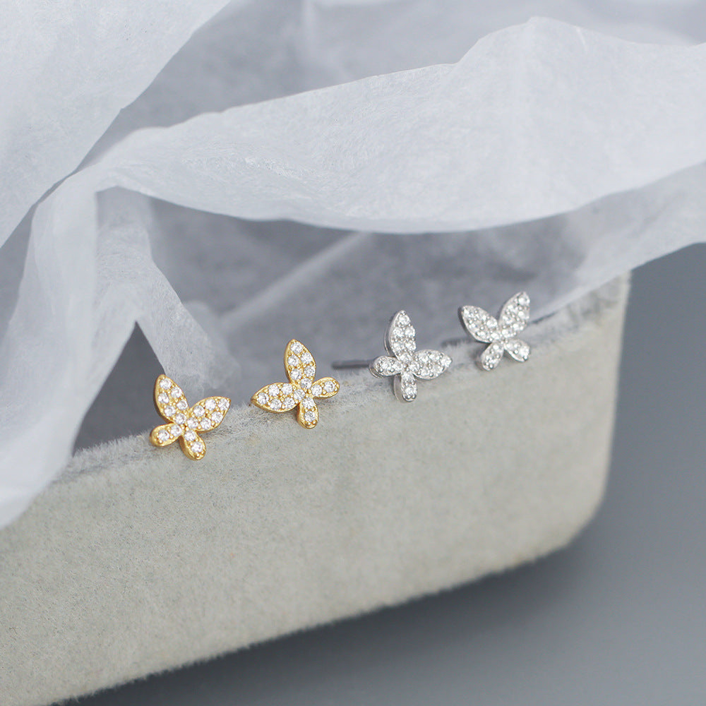 Orecchini a perno a forma di farfalla da donna in argento sterling con zirconi cubici colorati