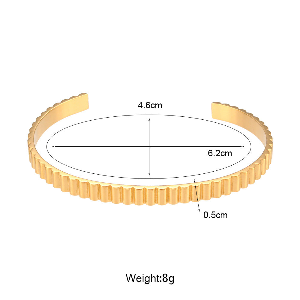 Bracciale rigido aperto minimalista in acciaio inossidabile testurizzato con finitura placcata