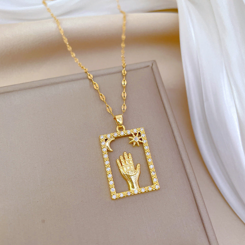 Collana pendente a luna geometrica minimalista in acciaio al titanio con accenti di strass per uomo e donna