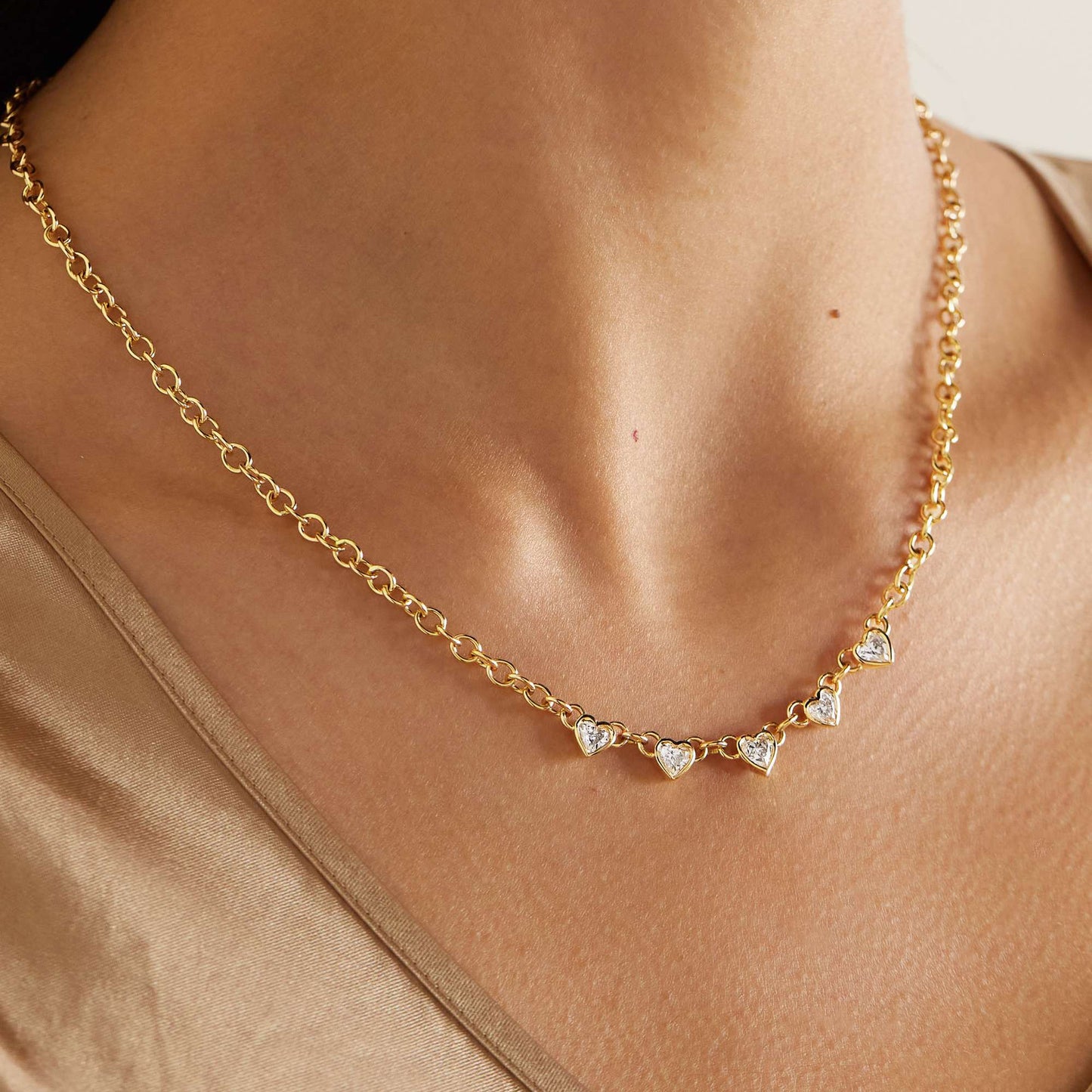 Collana con ciondolo di lusso a forma di cuore in acciaio inossidabile con intarsio di strass e finitura placcata da donna