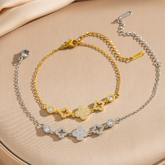 Bracciale da donna di lusso minimalista a forma di trifoglio in rame placcato oro con zirconi micro-pavé